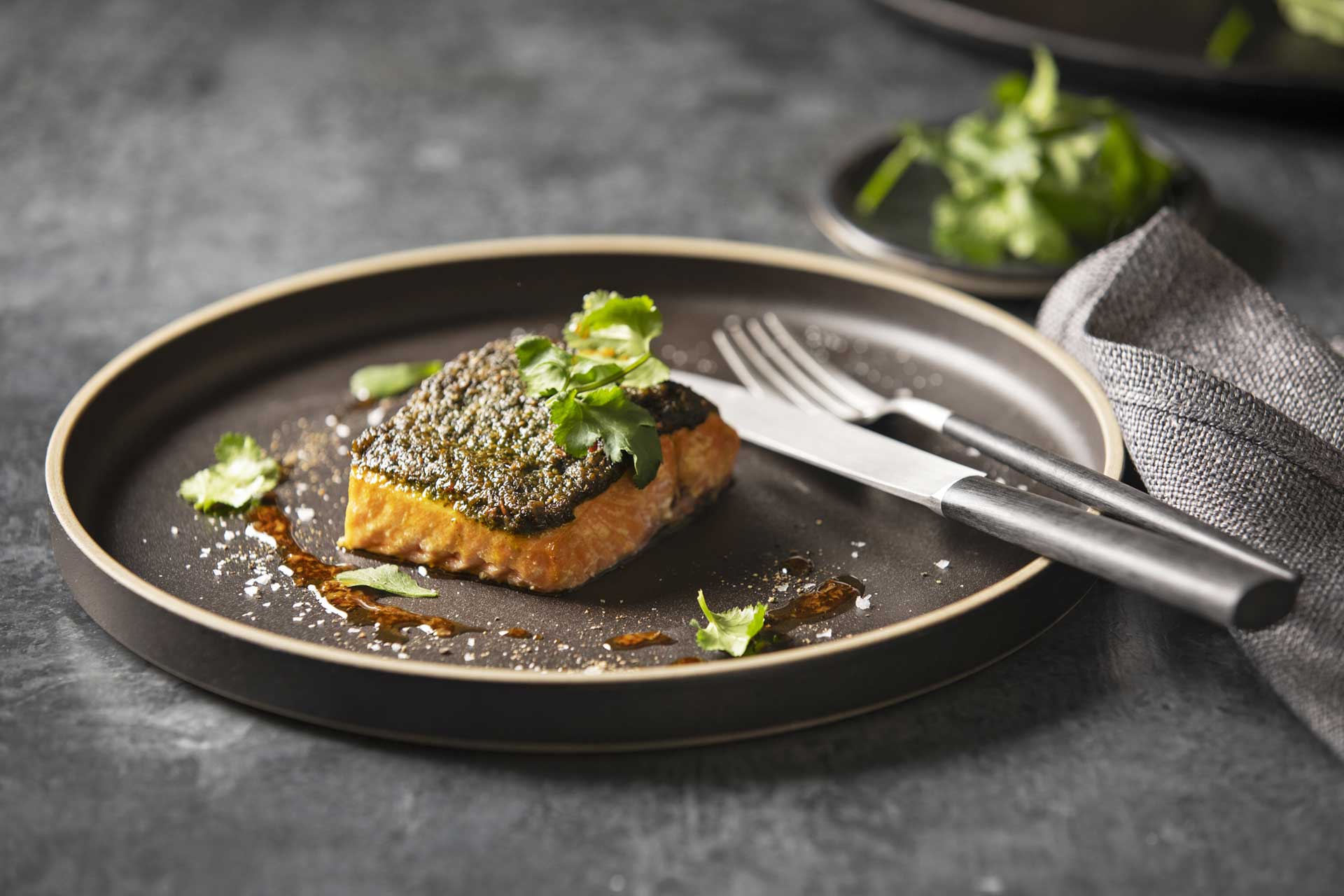 雪松木板煙燻鮭魚